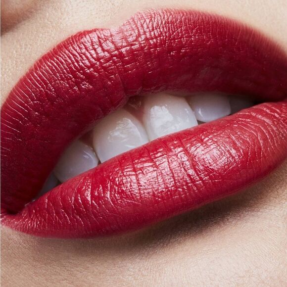 MAC Lady Bug Lustreglass Lipstick Classic Tomato Red NWT FULL SIZE! - Picture 4 of 6